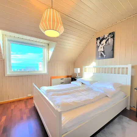 Sunset Penthouse, Fjord View & Parking Apartment *